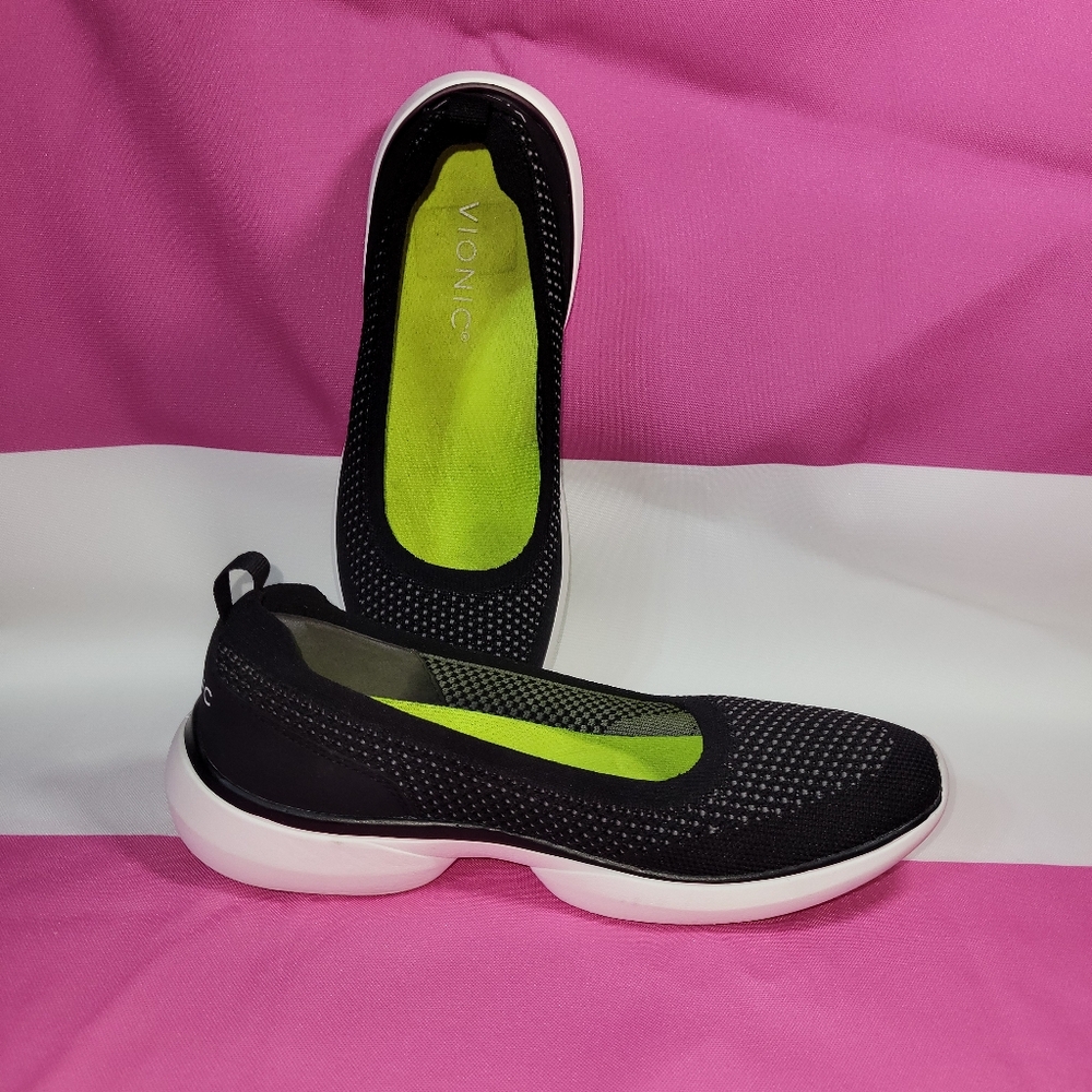 Vionic Kallie slip on shoes size 6